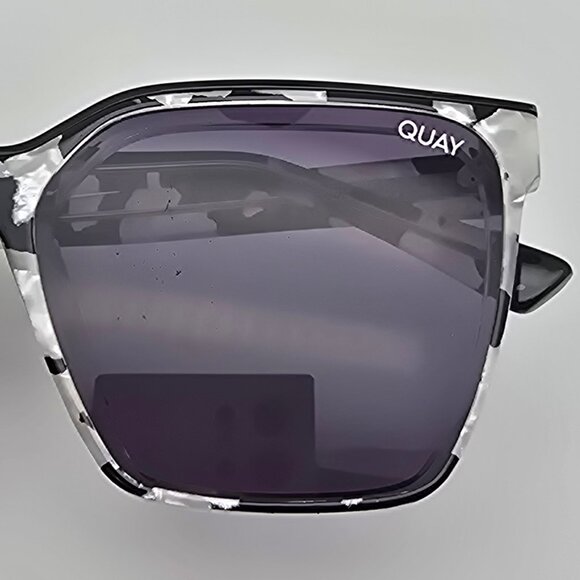 *SOLD* Quay Australia Level Up Black Pearl Tortoise Frame Smoke Lens Sunglasses - Picture 12 of 14
